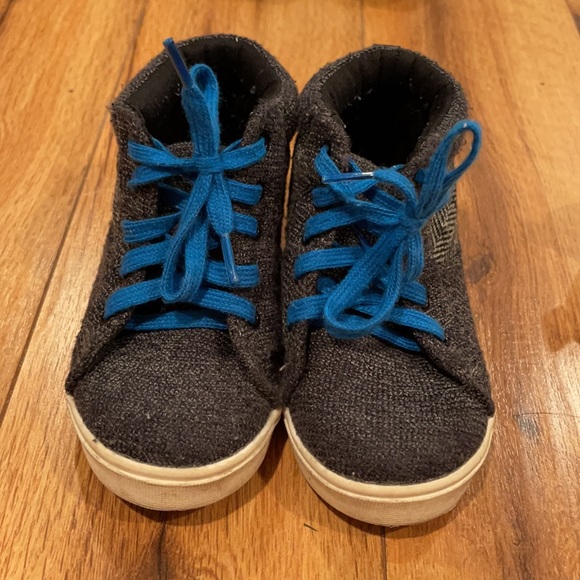 2 pairs boys size 7 shoes - Picture 7 of 8